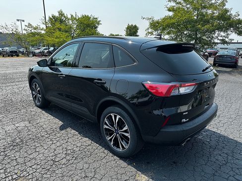 Used 2022 Ford Escape SE w/ SE Sport Appearance Package AWD/4WD image 5