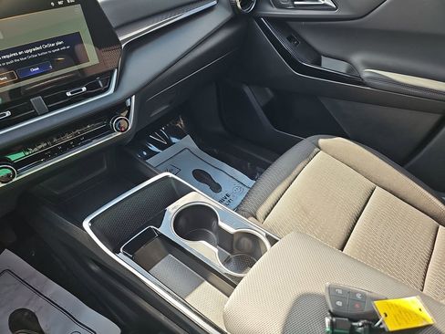 Used 2025 Chevrolet Equinox LT FWD image 29