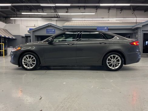 Used 2020 Ford Fusion SE image 4