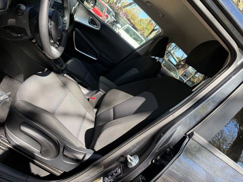 Used 2025 Kia Soul LX w/ LX Technology Package image 22