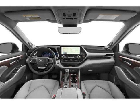 Used 2023 Toyota Highlander Limited FWD image 4