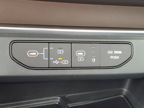 Used 2025 Kia Carnival SX FWD image 17