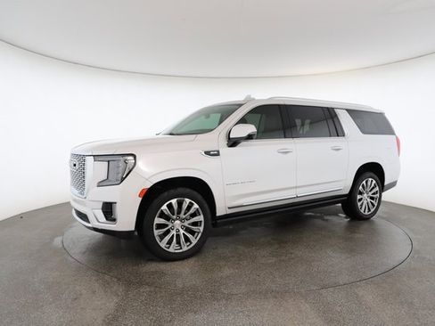 Used 2023 GMC Yukon XL Denali image 3