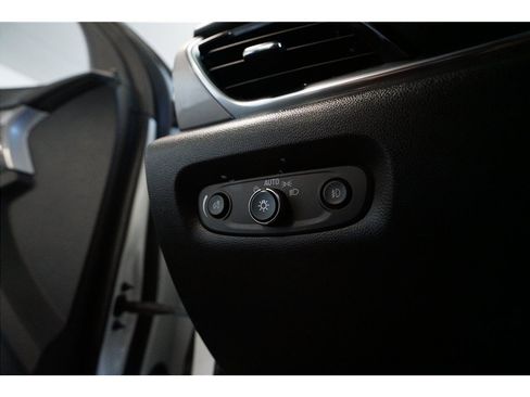 Used 2020 Chevrolet Traverse LT FWD image 18