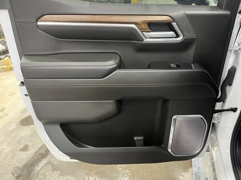 Used 2022 Chevrolet Silverado 1500 High Country w/ High Country Premium Package AWD/4WD image 27