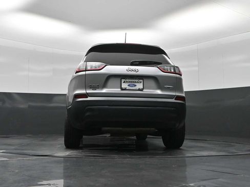 Used 2019 Jeep Cherokee Latitude Plus w/ Comfort/Convenience Group image 33