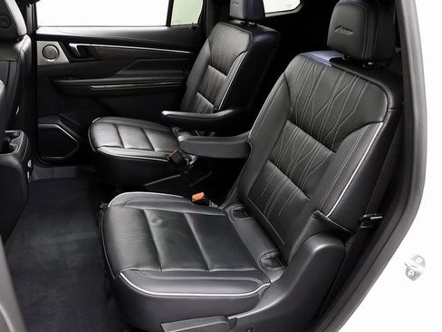 Used 2025 Buick Enclave Avenir w/ Super Cruise Package image 11