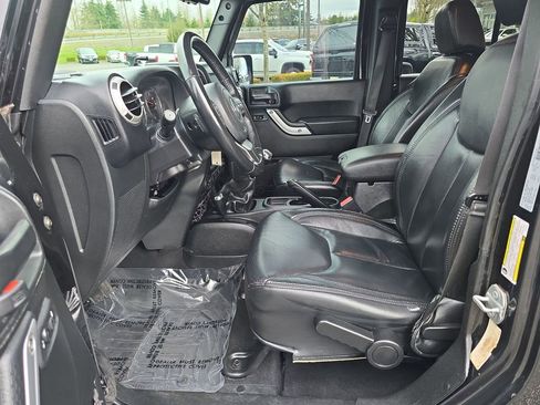 Used 2018 Jeep Wrangler Unlimited Sahara w/ Dual Top Group image 19