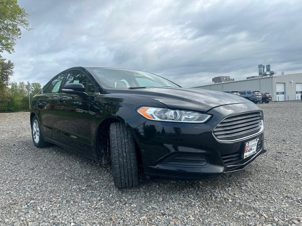 Used 2016 Ford Fusion SE FWD image 12