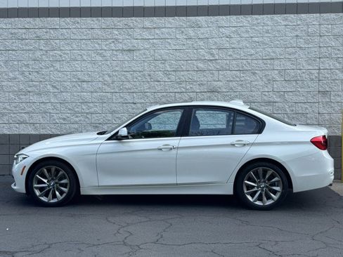 Used 2018 BMW 320i xDrive Sedan w/ Convenience Package AWD/4WD image 12