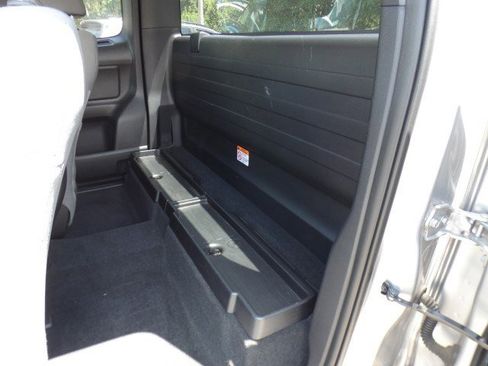 Used 2019 Toyota Tacoma SR AWD/4WD image 17