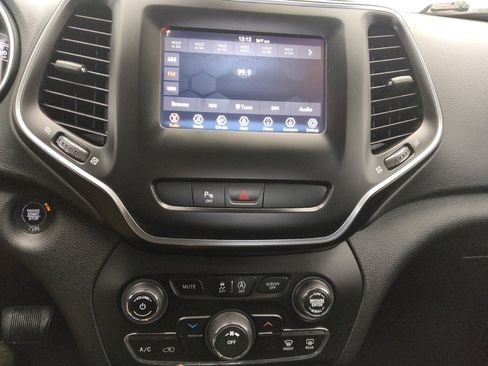 Used 2020 Jeep Cherokee Latitude Plus image 25