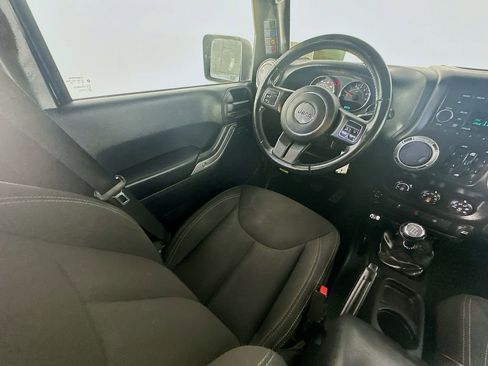 Used 2016 Jeep Wrangler Unlimited Sahara AWD/4WD image 9