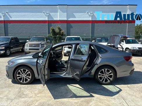 Used 2025 Volkswagen Jetta Sport FWD image 12