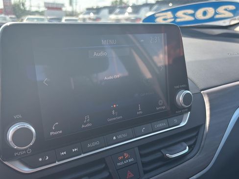 Used 2025 Nissan Altima 2.5 SV FWD image 16