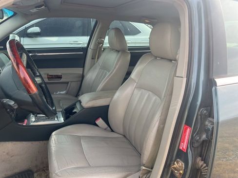 Used 2006 Chrysler 300 C w/ Navigation & Sound Group II image 6