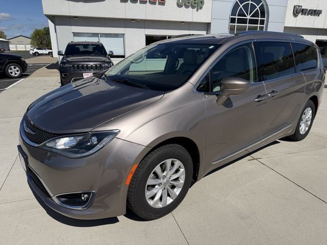 Used 2018 Chrysler Pacifica Touring-L Plus FWD image 3