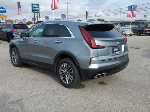 Used 2025 Cadillac XT4 Premium Luxury image 6