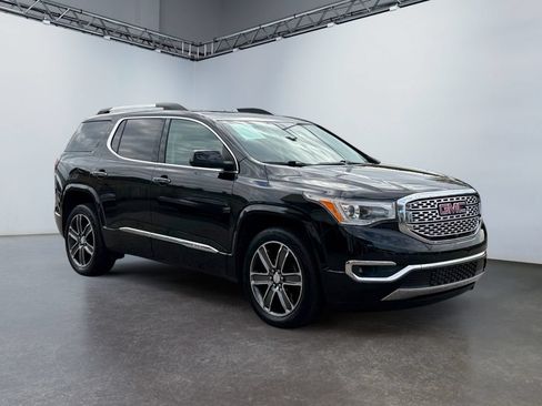 Used 2018 GMC Acadia Denali w/ Technology Package AWD/4WD image 3