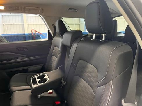 Used 2024 Nissan Pathfinder SV FWD image 17