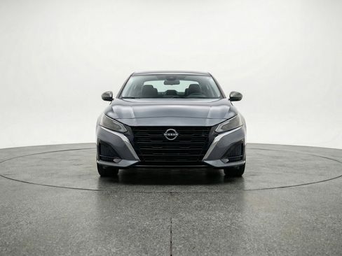 Used 2025 Nissan Altima 2.5 SV image 2