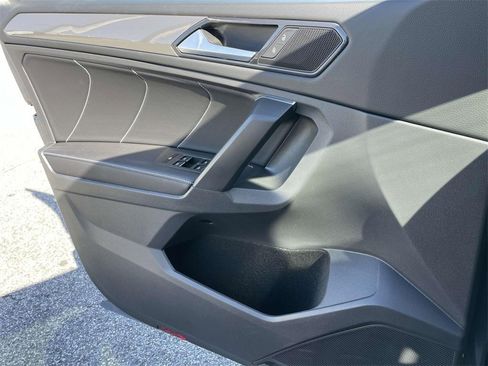 Certified 2022 Volkswagen Tiguan SE image 18