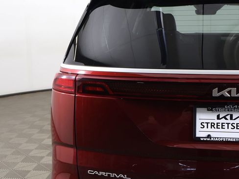 Used 2023 Kia Carnival LX FWD image 16