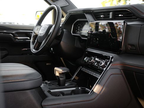 Used 2024 GMC Sierra 1500 AT4 w/ Technology Package image 34