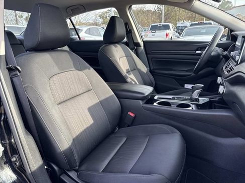 Used 2024 Nissan Altima 2.5 SV image 14