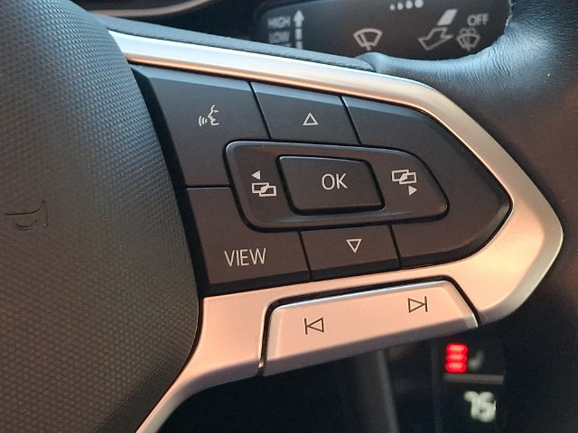 Used 2025 Volkswagen Jetta SE FWD image 22