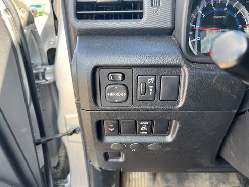 Used 2019 Toyota 4Runner SR5 AWD/4WD image 18