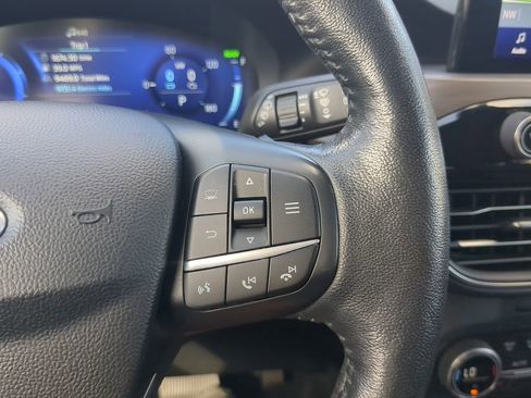 Used 2020 Ford Escape Titanium image 22