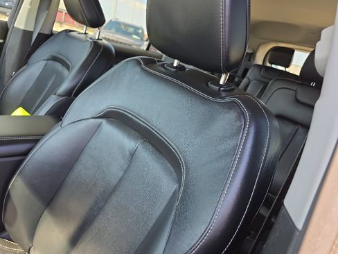 Used 2023 Jeep Grand Cherokee L Limited w/ Black Appearance Package image 20