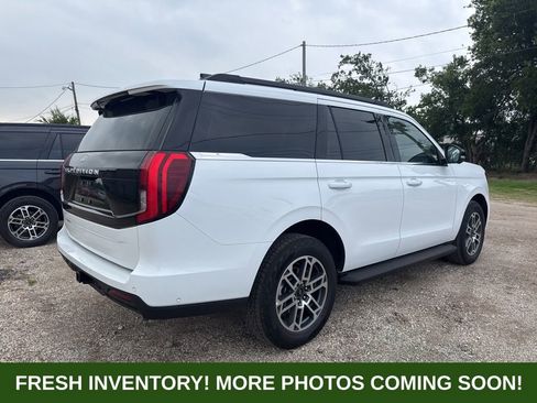 Used 2025 Ford Expedition Active AWD/4WD image 2