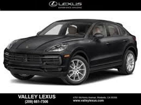 Used 2023 Porsche Cayenne Platinum Edition image 4