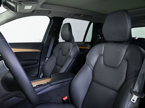 Certified 2024 Volvo XC90 B5 Plus image 7