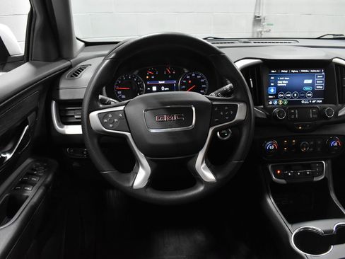 Used 2022 GMC Terrain SLE w/ Driver Convenience Package FWD image 8
