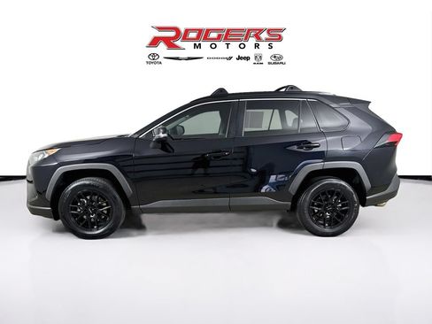 Certified 2021 Toyota RAV4 LE AWD/4WD image 9