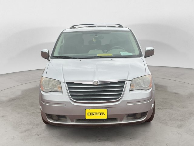 Used 2010 Chrysler Town & Country Touring w/ Entertainment Group #2 FWD image 2