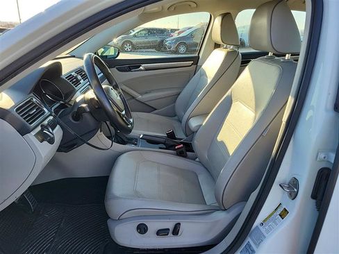 Used 2018 Volkswagen Passat 2.0T R-Line w/ R-Line Lighting Package image 5