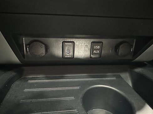 Used 2016 Toyota Tundra Limited w/ Limited Premium Package AWD/4WD image 33
