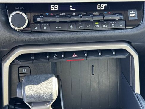 Used 2022 Toyota Tundra Limited image 21