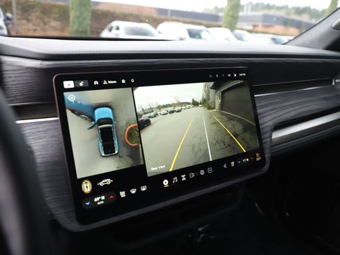 Used 2023 Rivian R1S Adventure image 24