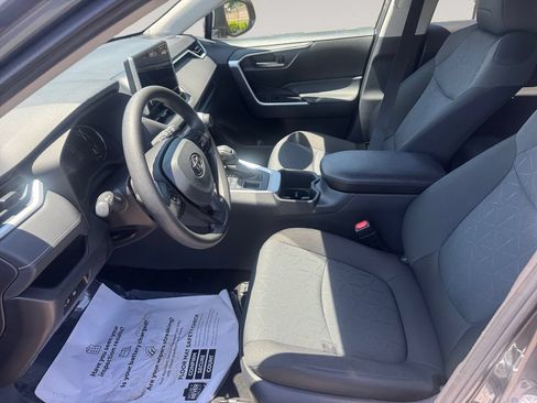 Used 2025 Toyota RAV4 XLE AWD/4WD image 9