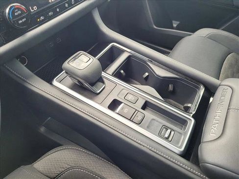 Used 2024 Nissan Pathfinder SV w/ SV Premium Package image 12