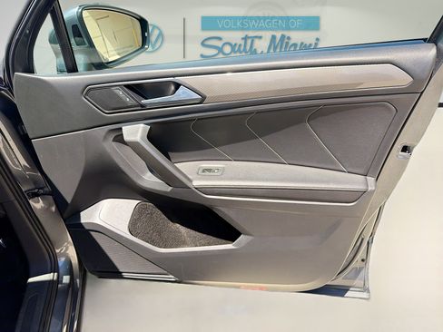 Used 2023 Volkswagen Tiguan SE image 33