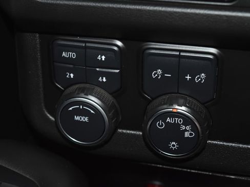 Used 2023 Chevrolet Tahoe Premier AWD/4WD image 18