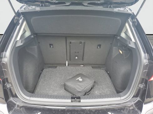 Used 2022 Volkswagen Taos SE FWD image 8