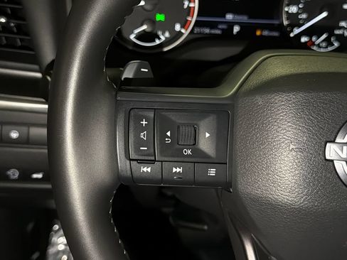 Used 2025 Nissan Rogue SV AWD/4WD image 25