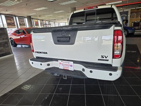 Used 2020 Nissan Frontier SV w/ Midnight Edition Floor Mats RWD image 5